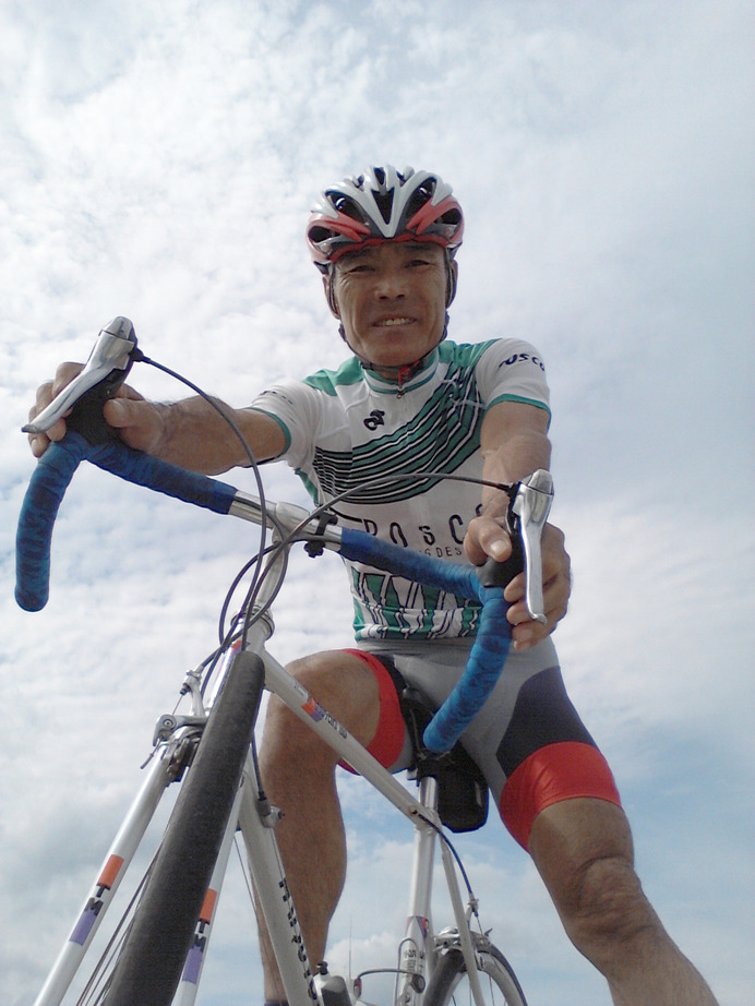 サイクルツアー「レジェンドと走る南房ロード」に参加する高橋松吉
