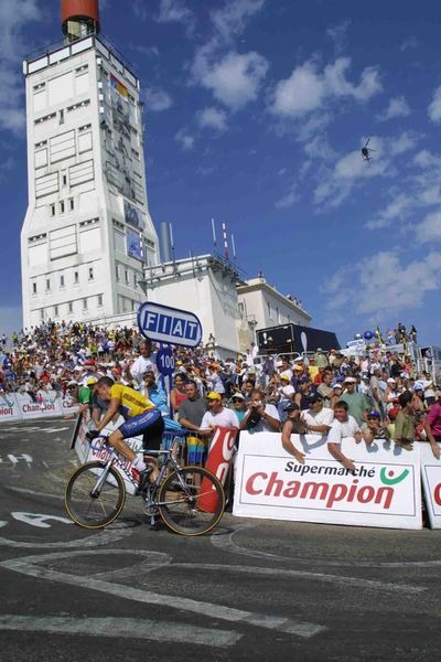 　9,000人を超える一般サイクリストがツール・ド・フランスの1ステージを走る人気イベント、「エタップ・デュ・ツール」の参加者募集が開始された。17回目となる09年のエタップ・デュ・ツールは7月20日、モンテリマール～モンバントゥー間172kmで開催される。本番のツー