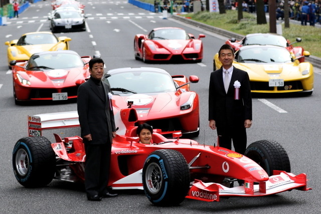 御堂筋で行われたF1デモラン