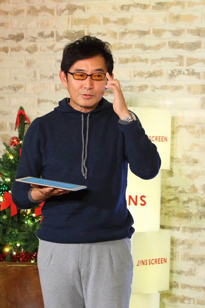 JINSが安眠対策用メガネ「JINS SCREEN NIGHT USE」の発売記念イベントを開催