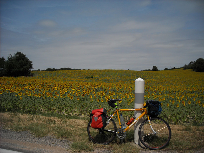 フランスの大自然を堪能できる自転車旅は、イラストレーターとしての創作意欲をいやが上にもかき立てる