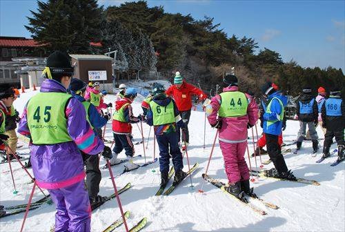 六甲山スノーパーク、外国人旅行者向けのスキースクールを開講