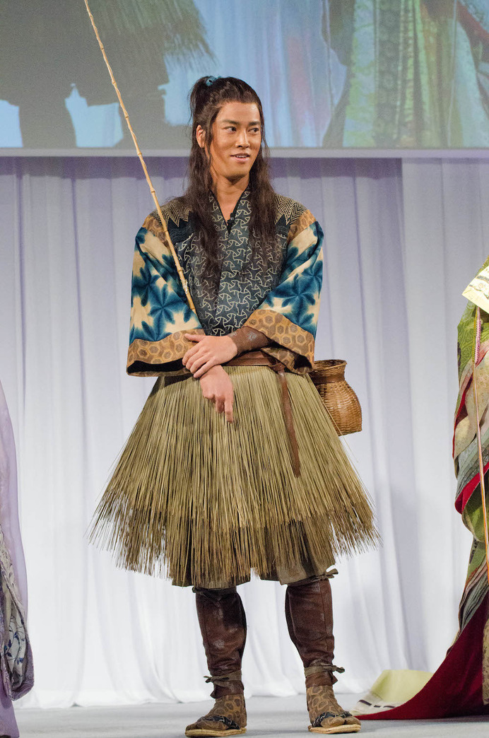 auが2016年Spring発表会を開催。CMで浦島太郎を演じる桐谷健太（2016年1月12日）