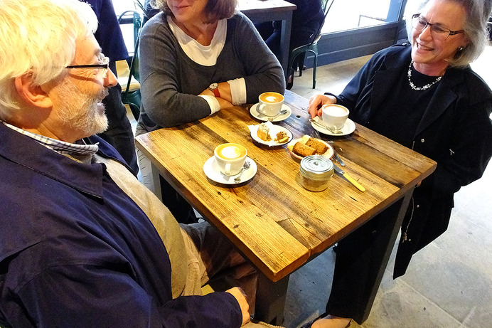 プラーラン・マーケット（Prahran market）にあるマーケット・レーン・カフェで定番エスプレッソ「フラットホワイト（Flat White）」を