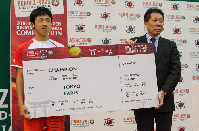 全仏オープン・ジュニア2016ワイルドカード選手権大会 in partnership with LONGINES日本予選で優勝した田島尚輝（左/2016年3月11日）