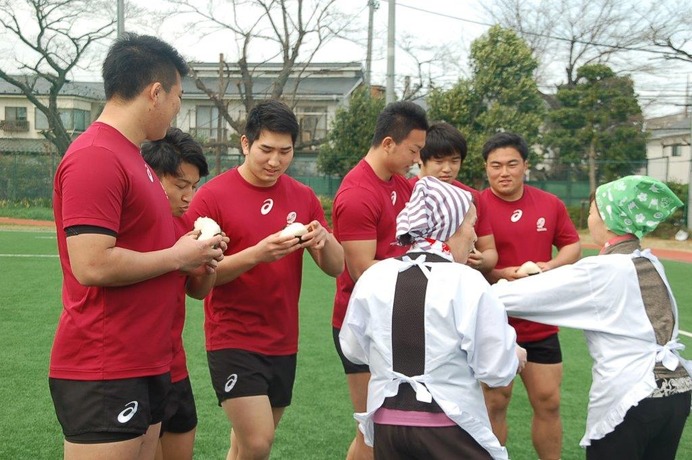 早大ラグビー部、新潟県の新米「新之助」とパートナーシップ協定締結（2016年3月18日）