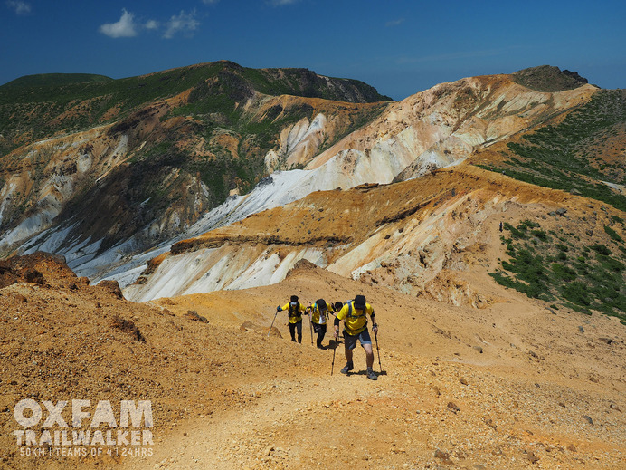 4人1組で山道を歩き切る「オックスファム・トレイルウォーカー東北 2016」が福島で開催