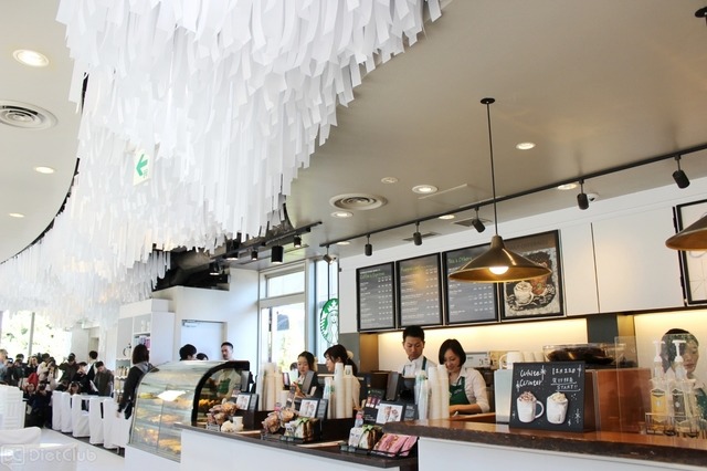 12月22日より、東京・新宿にて『White Winter Starbucks 2016』が期間限定でオープン