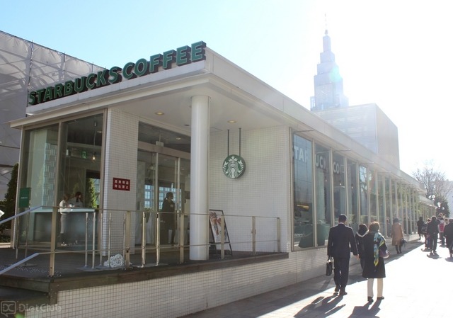 期間限定店舗「White Winter Starbucks 2016」の外観