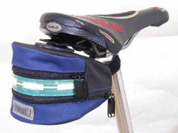 ユニコから、ELライト内蔵のサドルバッグ「BALMEX ライトサドルバッグ」が発売された。省電力、長寿命のELライトを使用し、バッグの後方から横方向までが発光する。
