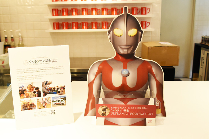 哀川翔とPepperがクイズ対決！「バリスタ ウルトラマンコラボモデル」発表会