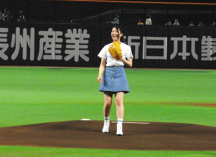 倉持明日香、6度目の始球式でストライクに挑戦