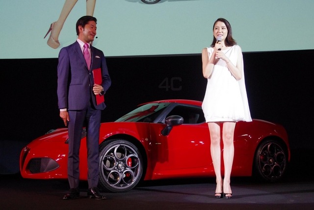 女優の長澤まさみさんが、アルファロメオの新型『4C（フォーシー）』発表会に駆けつけた