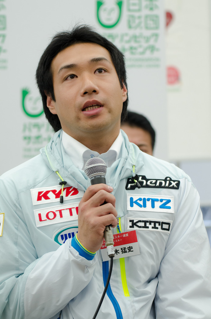 パラ・アルペンスキー日本代表の鈴木猛史（2016年5月10日、日本障害者スキー連盟活動報告会）