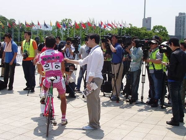 　ツール・ド・コリアは6月7日に井邑（チョンウプ）から康津（カンジン）までの163.6kmで第3ステージを行い、ソウルサイクリングのパク・ソンホが大集団によるゴールスプリントを制して優勝した。