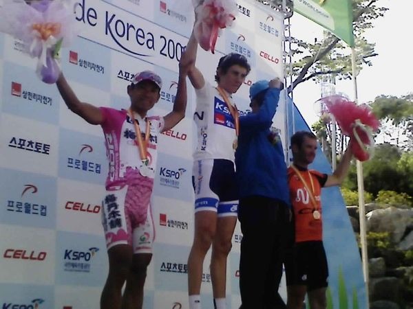 　韓国最大の自転車ロードレース、ツール・ド・コリアは6月11日、亀尾（グミ）～丹陽（タニャン）間の174.2kmで第7ステージを行い、豪州のティム・ロー（セイビングアンドローン）が区間優勝。EQA・梅丹本舗の清水都貴が区間2位になり、総合成績で3位に浮上した。
