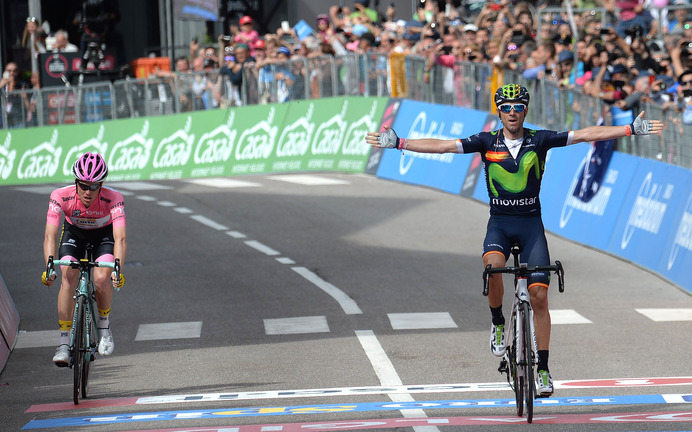 ジロ・デ・イタリアで初優勝したバルベルデ（右）。左はマリアローザを守ったクルイスウエイク