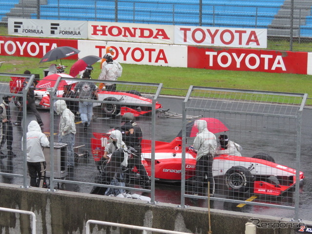 REAL RACINGの2台がダブル表彰台を獲得（#10塚越が2位、#11伊沢が3位）。