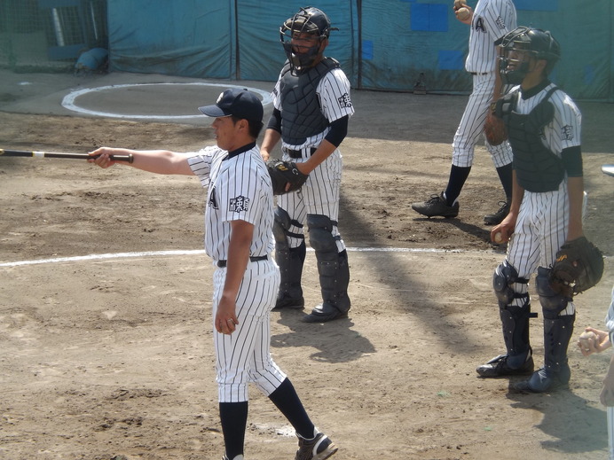 「球際」を厳しく指示する瀬谷・平野監督