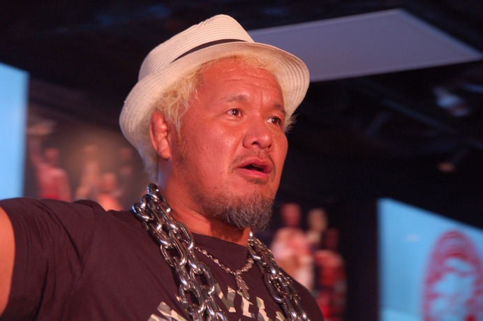 原宿に新日本プロレス44周年記念カフェが誕生…真壁刀義「俺も同い年」