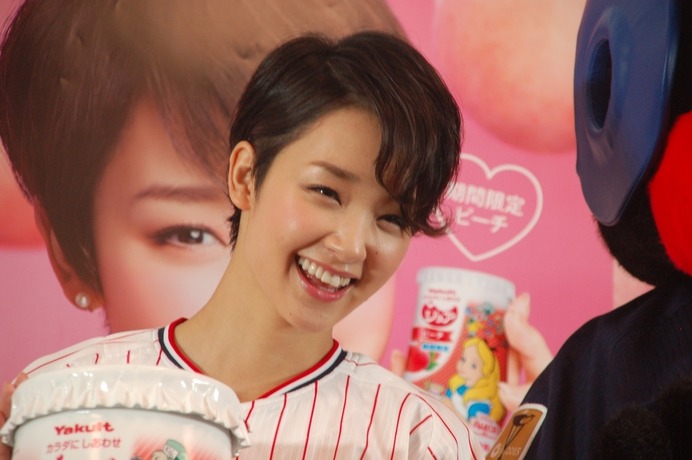 剛力彩芽、ノーバン投球ならずも狙い通り？