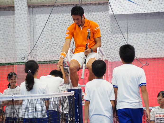 錦織圭、「本当は失点なんだけど...」甘めの判定に子どもたちブーイング