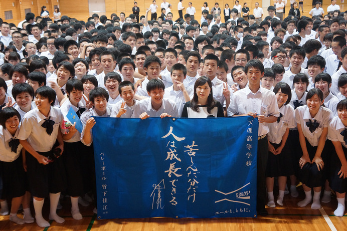 バレーボール元日本代表主将・竹下佳江が天理高校を訪問、部員を指導