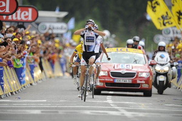 　ツール・ド・フランスは7月22日、ブールサンモリス～ル・グランボルナン間の169.5kmで第17ステージが行われ、アルベルト・コンタドール（26＝スペイン、アスタナ）、アンディ（24）とフランク（29）のシュレック兄弟（ともにルクセンブルク、サクソバンク）の3選手が