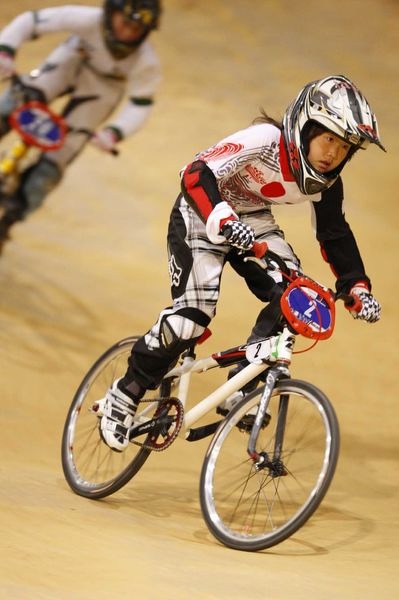 　オーストラリアのアデレードで7月23日に開幕したBMX世界選手権で、畠山紗英がガールズ10歳クラスで世界チャンピオンに輝いた。畠山は昨年2位から悲願の優勝を果たした。