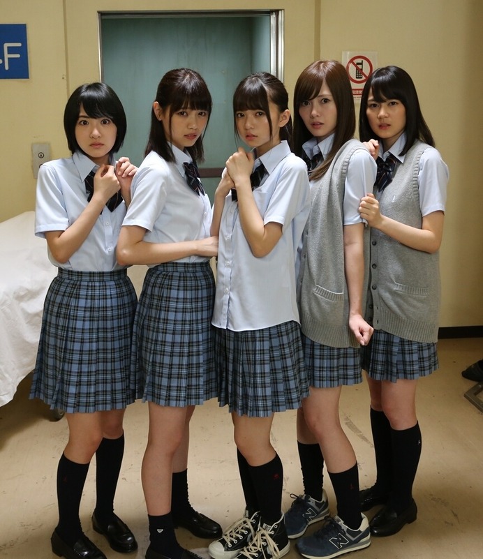 乃木坂46の初主演ドラマ、オフショット公開…生駒里奈がギプス姿に