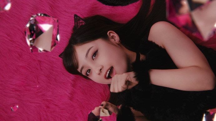 橋本環奈がセクシーな黒猫に変身！「リップ＆アイ」テレビCMが8/13オンエア