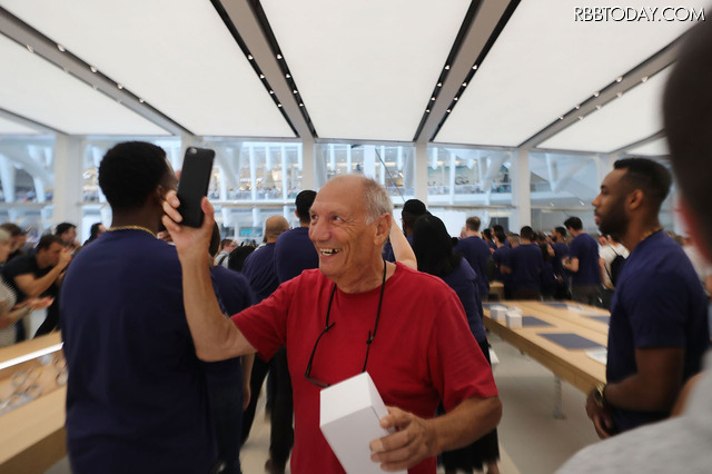 ニューヨークのワールドトレードセンターにオープンしたApple Store（C）Getty Images