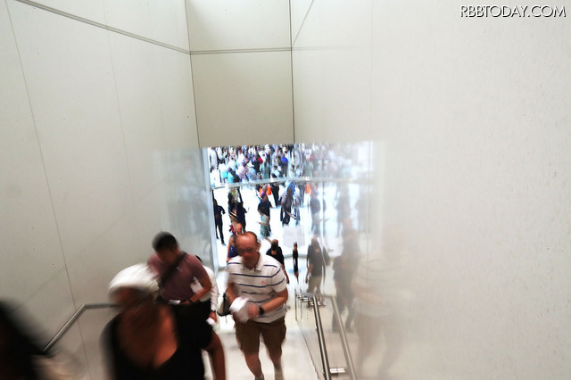 ニューヨークのワールドトレードセンターにオープンしたApple Store（C）Getty Images