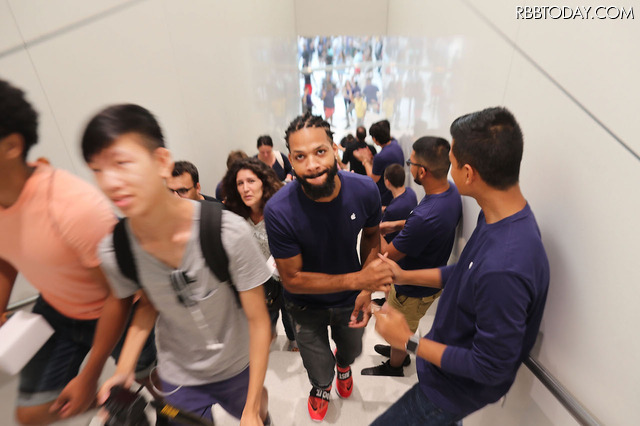 ニューヨークのワールドトレードセンターにオープンしたApple Store（C）Getty Images