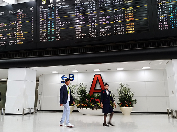 8月19日、成田空港に到着した羽根田卓也選手（ミキハウス）