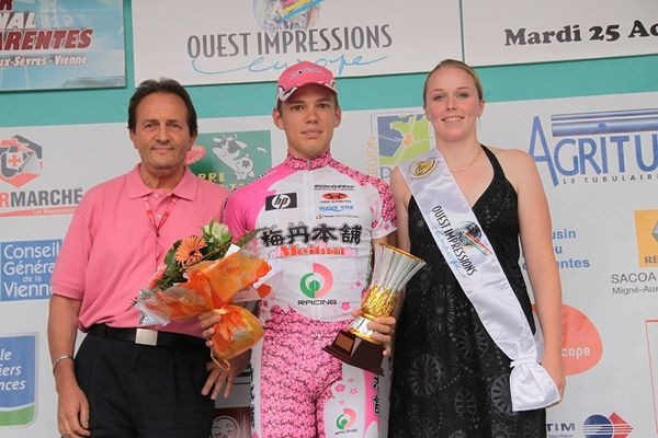 　4日間のステージレース、ツール・デュ・ポワトーシャラントが8月25日に開幕し、第1ステージでこのレースの地元出身のフランス選手、EQA・梅丹本舗のミカエル・ダミアンが区間6位と敢闘賞を獲得した。