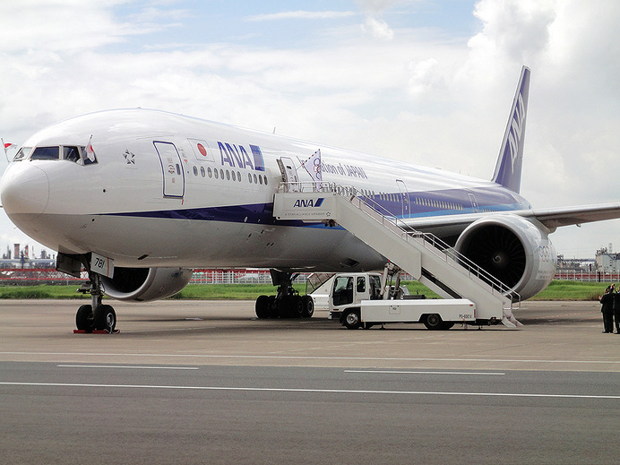 8月24日午前、羽田空港に到着したリオ発フランクフルト経由チャーター機、ANA JA781A と JAL JA735J