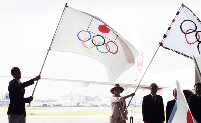 五輪旗到着歓迎式には、小池百合子都知事、竹田恒泰JOC会長、橋本聖子リオ五輪団長、山下泰裕副団長、高田裕司総監督、吉田沙保里主将、右代啓祐旗手、松野博一文科大臣、鈴木大地スポーツ庁長官などが登壇した