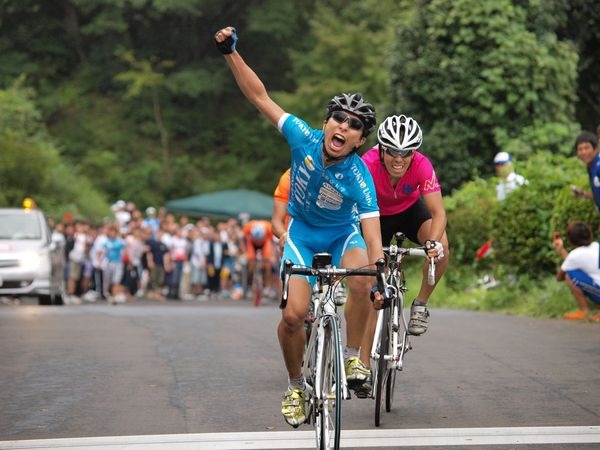 　文部科学大臣杯第65回全日本大学対抗選手権自転車競技大会は8月30日に最終日を迎え、静岡県伊豆市の日本サイクルスポーツセンターで行われた男子個人ロードレースで東京大学の西薗良太が優勝した。