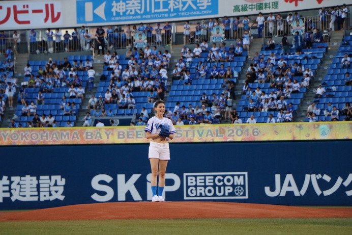 橋本マナミ、「筒香選手の身体を触りまくりたい」…ベイスターズ始球式に登板