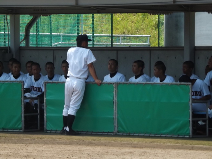 選手たちに話をする関商工・洞口哲二監督