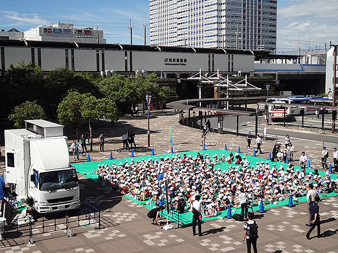 千葉市による「リオ2016パラリンピック競技大会パブリックビューイング」のようす（JR海浜幕張駅、9月9日）