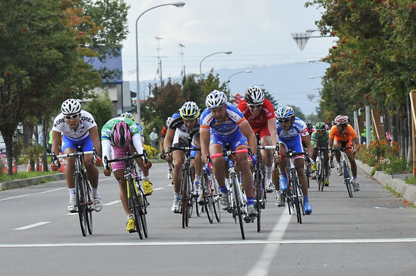 　ツール・ド・北海道は9月11日に豊富町から下川町までの182kmで第4ステージを行い、マレーシアのルトゥーアに所属しているヤン・キルシプー（40＝エストニア）がゴール勝負を制して優勝。前日の第3ステージに続く区間勝利となった。