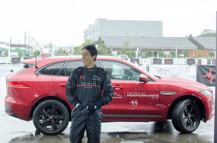 ジャガーの試乗体験イベントで錦織圭が「スマートコーン・チャレンジ」に挑戦（2016年9月20日）