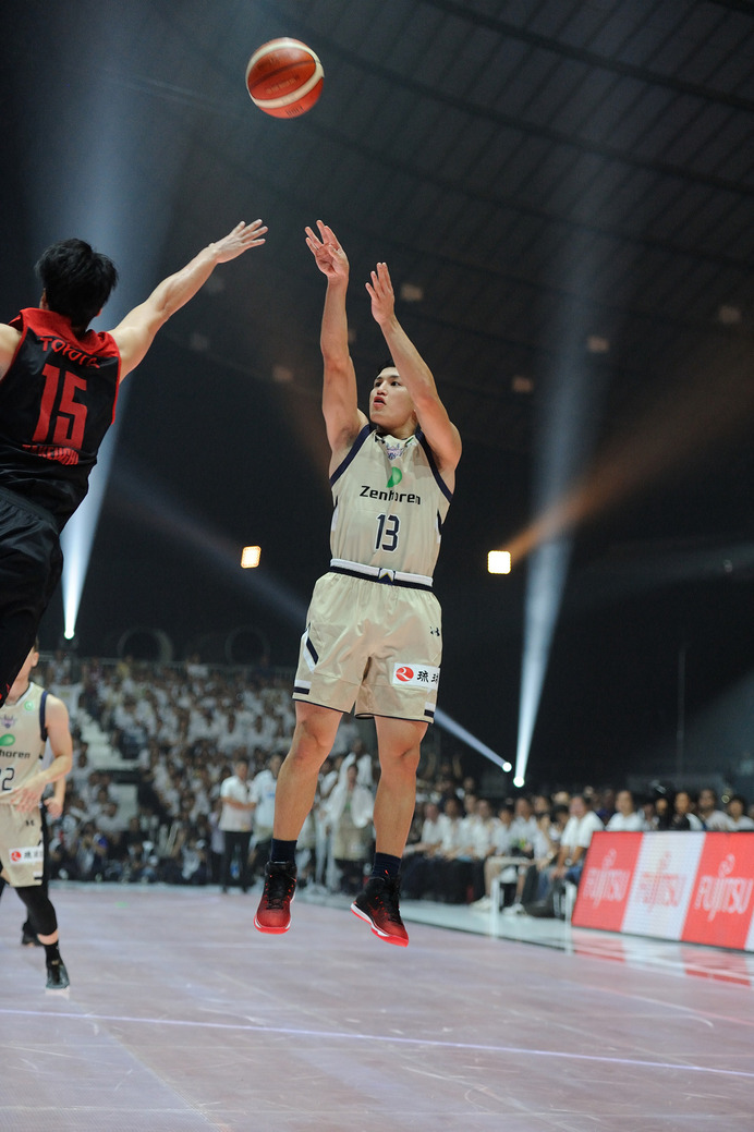 Bリーグ開幕、アルバルク東京と琉球ゴールデンキングスが対戦