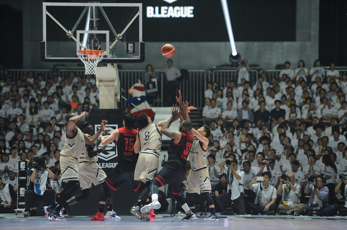 Bリーグ開幕、アルバルク東京と琉球ゴールデンキングスが対戦