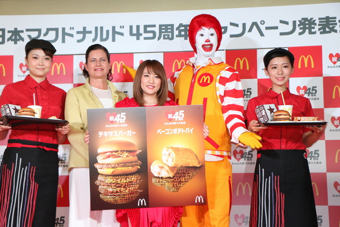 マクドナルド45周年記念商品発表会にvが登壇（2016年9月28日）