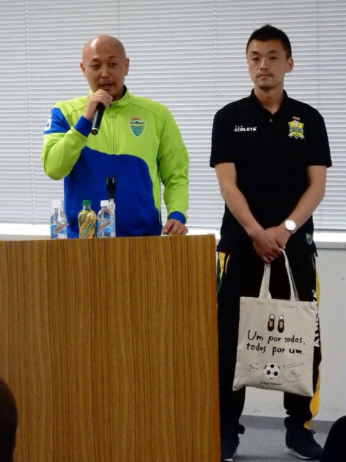 フットサル選手の久光重貴（左）と鈴村拓也がトークショー開催