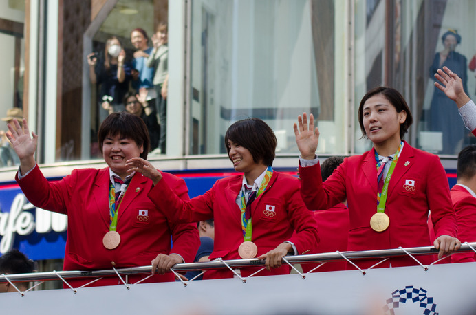 メダリストたちが銀座をパレード 東京五輪につながる盛り上がりに 23枚目の写真 画像 Cycle やわらかスポーツ情報サイト