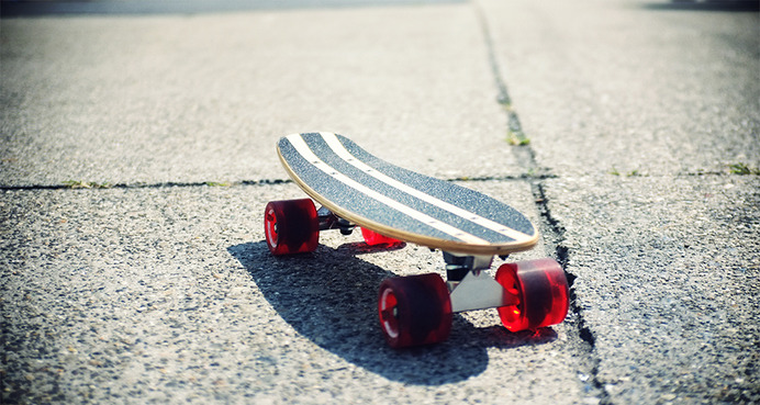 ウッドデッキを採用した小型スケートボード発売…ダブスタック